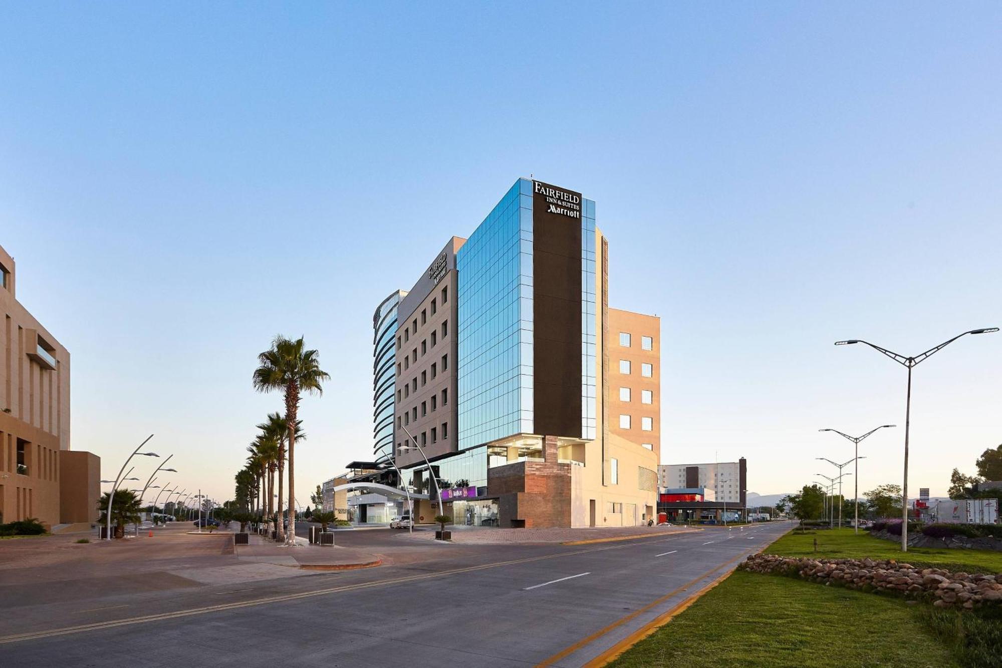Fairfield Inn & Suites Silao Guanajuato Airport ภายนอก รูปภาพ